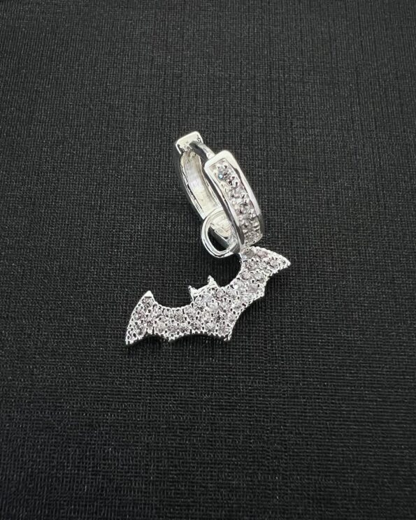 brinco-argola-batman-cravejado-ouro-branco-unidade