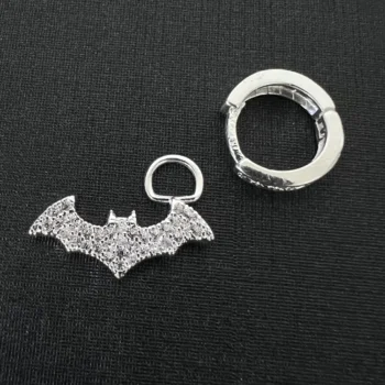 brinco-argola-batman-cravejado-ouro-branco-unidade